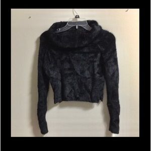 🖤Luxurious Black faux fur boatneck Turtleneckish cropped sweater - S